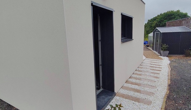 In a very residential setting close to nature, on the outskirts of the village of La Gacilly