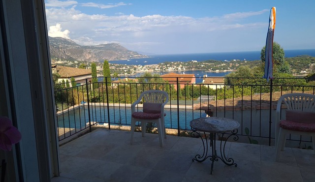 independent accommodation with exceptional sea view in Nice