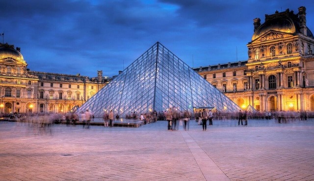 JUST STEPS FROM ICONIC LOUVRE,JARDIN DES TUILERIES & PLACE VENDÔME–RUE DE RIVOLI