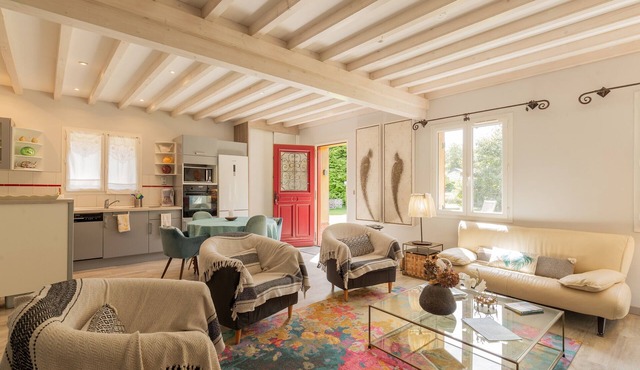 La Maison des Mésanges: Private Terrace, Wi-Fi, Reversible Heat Pump, Artist's Garden