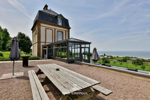 La Tour de lEstuaire Panoramic Sea View & Private Terrace