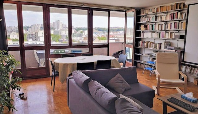 Large apartment with 3 rooms and balcony - splendid view