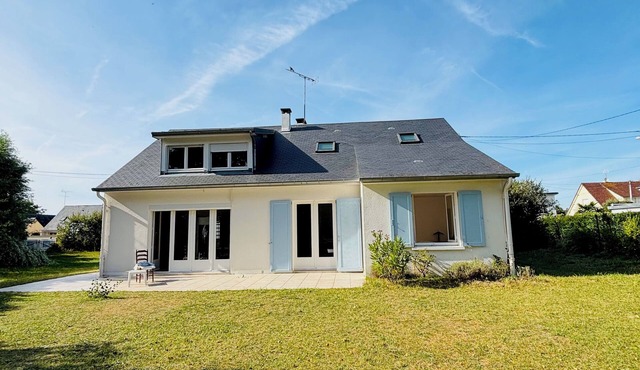 Large family home near the beach