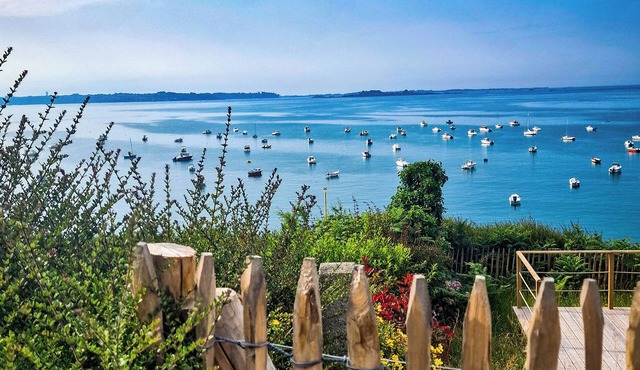 Lazo House · 5 bedrooms. Oceanfront · Beach within walking distance. Garden. 10 min from Paimpol