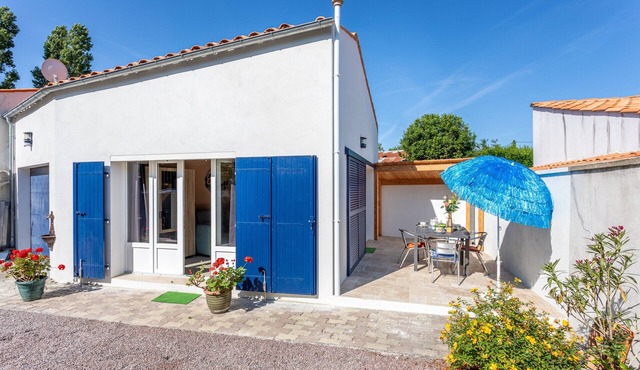 'Le Petit Appartement De Saint-Denis' with Private Terrace, Wi-Fi, and Air Conditioning