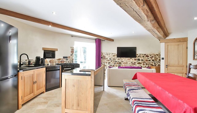 Le Pigeonnier – Charming Accommodation with Private Terrace