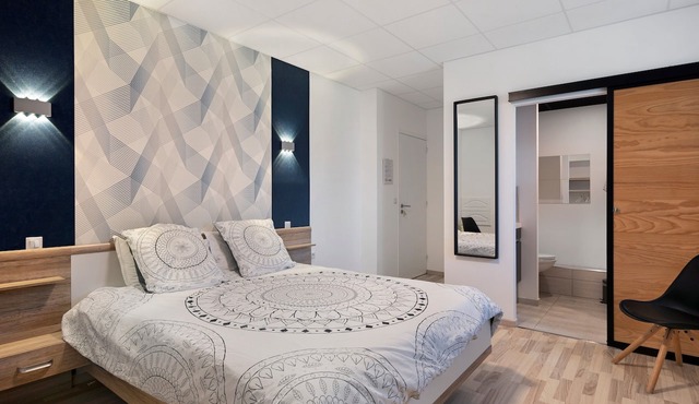 Le Zéphyr Guest Room with Shared Terrace, Garden, and Wi-Fi