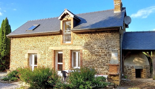 Lovely home in La Chapelle-Uree with WiFi