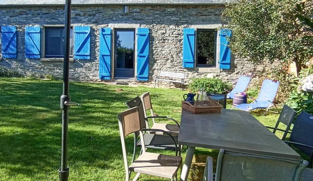 Lovely home in Plonéour-Lanvern