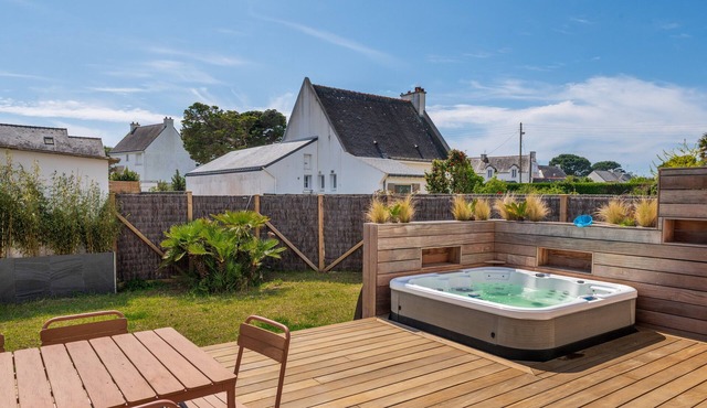 Maison Desmathi: terrace with jacuzzi, garden, in Saint-Pierre-Quiberon