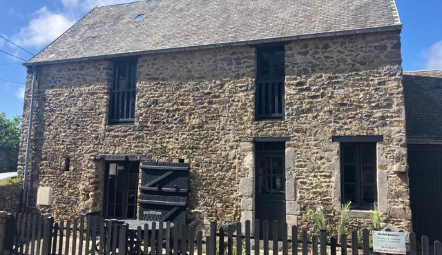 Maison en pierres à 1200m de la mer