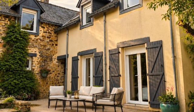 Maison entière - 8 personnes - Jardin - Parking privé -Proche Laval