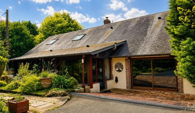 Maison familiale au vert avec grand terrain arboré