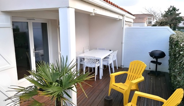 Maison la vendéenne - ref 508: Renovated House 100m from the Beach with Heated Pool