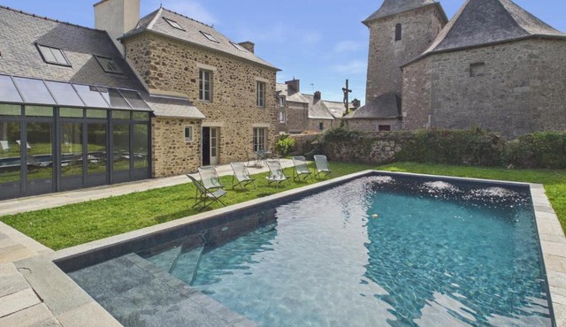 Maison pour 12 avec grand jardin et piscine