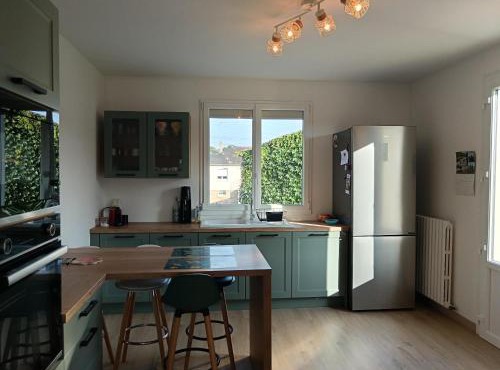 Maison spacieuse et lumineuse, jardin ombragé dans ville historique
