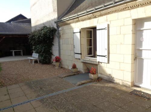 Maison tourangelle restaurée, 3 chambres, jardin clos, village viticole, proche loisirs et équipements bébé - FR-1-381-236