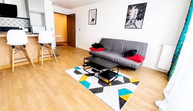 Melody Clamart, 25 min from Paris, Tramway 6, Parking