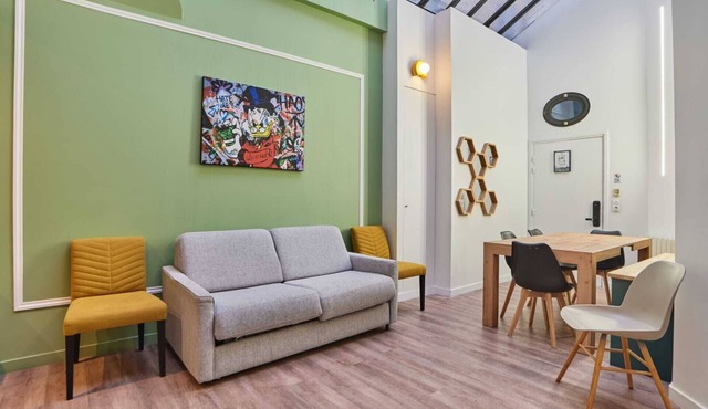 Meslay 1 - Three Bedroom Apartment, Sleeps 8