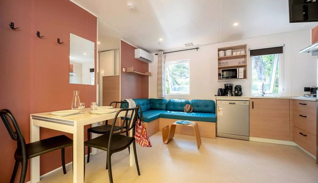 Mobile Home | Comfort | 4 Bedrooms | 8 Guests | Raised Deck | A/C