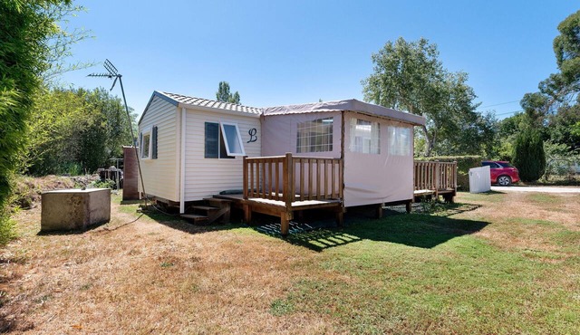 Mobile Home "Maison sur terrain de loisir" with Terrace and Garden