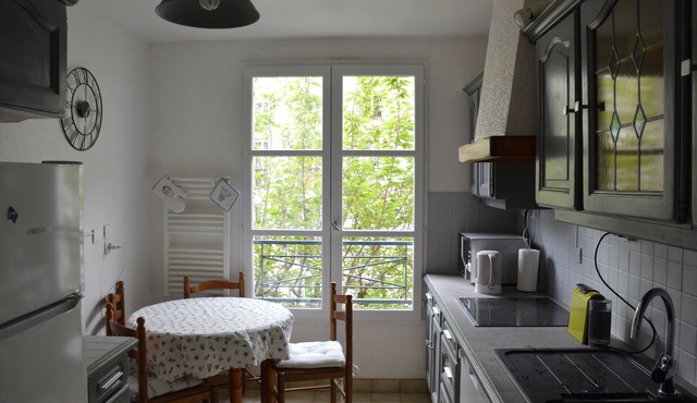 Modern apartment in upmarket condo... Perfect for 2024 Olympics attendance