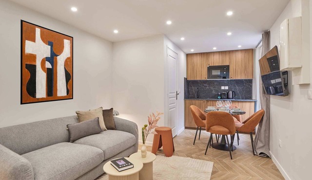 Modern Suite Center of Paris Montmartre
