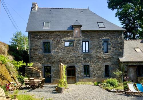 MOULIN DU VAULAURENT Gite 8 pers entre bois, rivières et sentiers