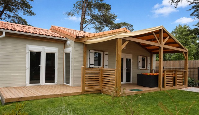 New Chalet with Shared Pool, Near Beach - St. Hilaire de Riez - Sleeps 6