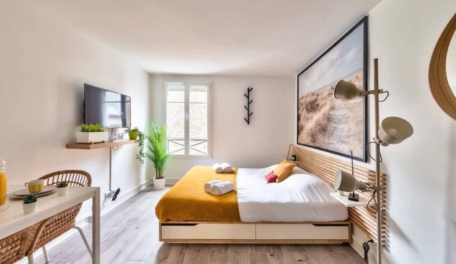 New Classy Studio close to Champs Elysees Paris