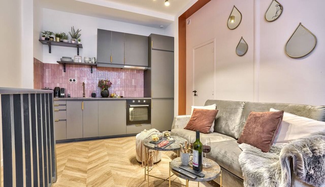 NEW! Eiffel Tour Splendid 2BR apt in Paris