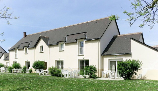 Nice apartment in villa for 4 guests with WIFI, pool, TV, terrace and pets allowed