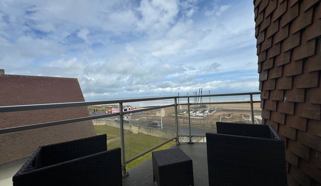 Nice T2 with 2 balconies on the seafront