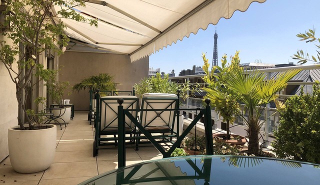 Paris 16 Luxe apt Trocadéro Terrace 2 rooms 2 bathrooms clim Eiffel tower view. classified