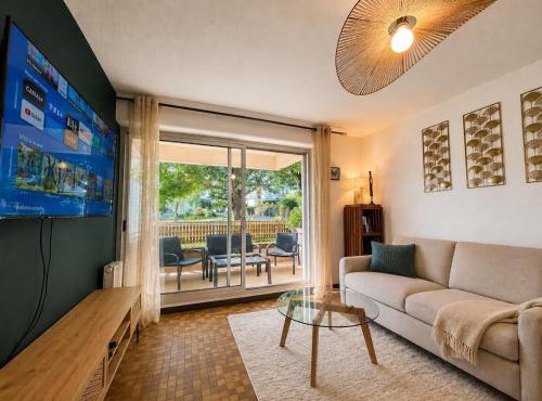 Plage des Sables blancs, Appartement raffiné avec terrasse