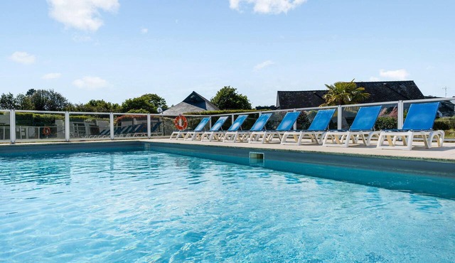 Premium 6-person Island Sanctuary