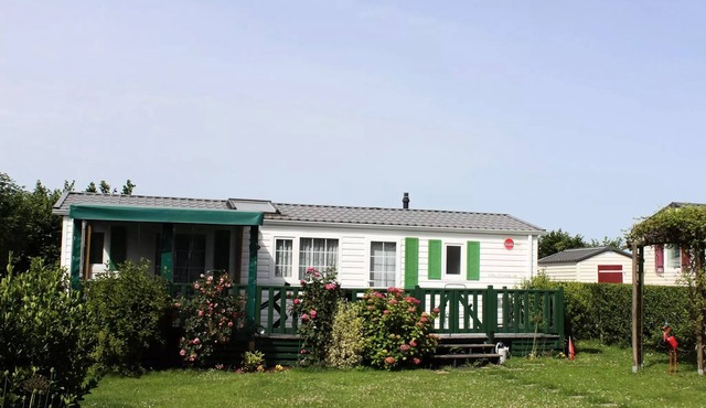 Premium Villa 2-Bedroom Mobile Home - 40 m² + semi-covered patio + large garden; sleeps 4