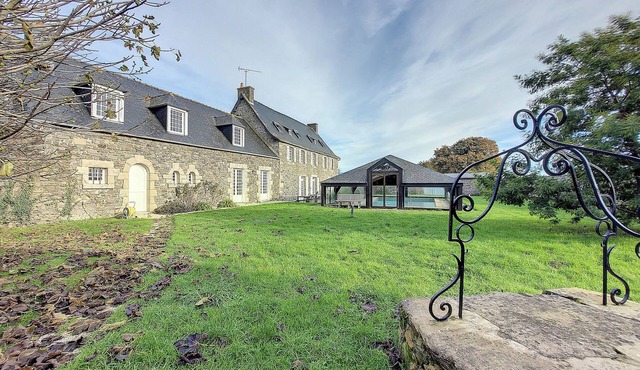 Presbytery with character and heated swimming pool
