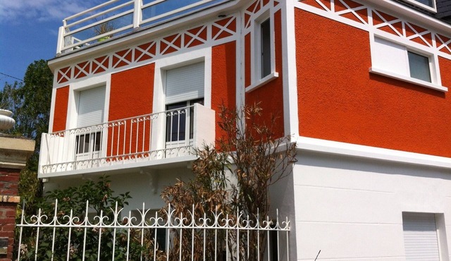 PRETTY VILLERS VILLA ON THE SEA CLOSE TO THE CLAWS 'VACHES NOIRES'/DEAUVILLE