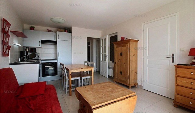 Professional ad - In a new residence facing the sea