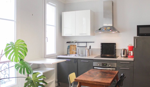 Quiet flat on the outskirts of Paris