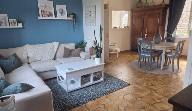 Quiet house close to beaches, port and shops