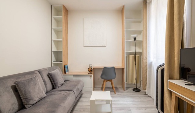 Quiet, Minimalist Studio in 16th - 2min from Metro