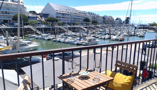 Relaxation and views of the port at Le Pouliguen