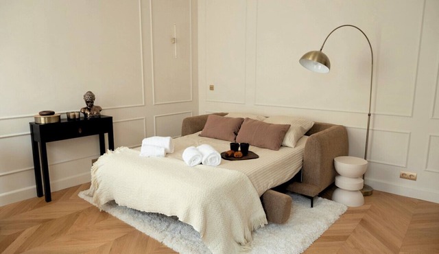 Renovated Apt Champs-Elysées A/C