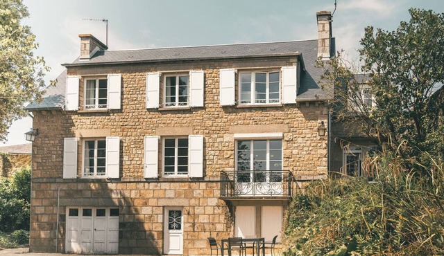 Renovated single-family home, large yard in the city center, magnificent view