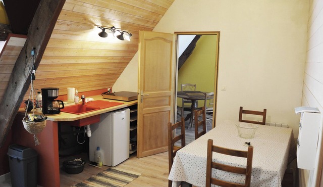 Rent apartment, near beaches, on port La Roche Bernard. Sleeps 3.