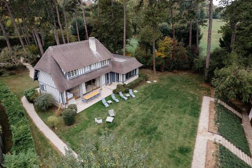 Sea-view villa minutes from Deauville