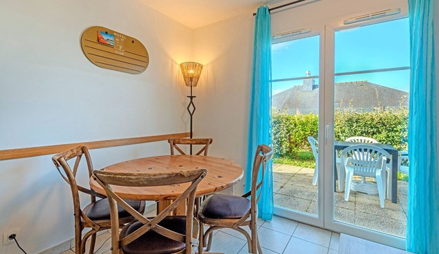 Seaside cottage for 4 people with a swimming pool