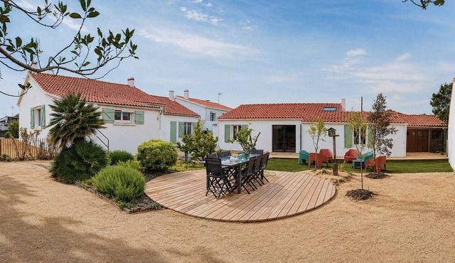 Set of 2 newly renovated houses